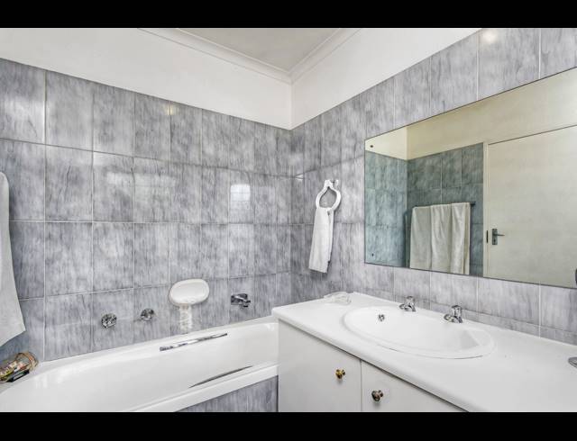 3 BEDROOM FREEHOLD FOR SALE IN PAULSHOF